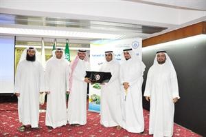 المهندسون يكرمون ضيفهم 