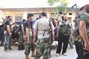 عناصر من الجيش السوري الحر تتجول في ادلب افپ