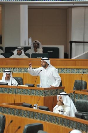 الصيفي مبارك الصيفي متحدثا في جلسة امس