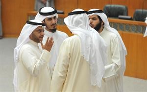 حديث نيابي بين د عادل الدمخي وبدر الداهوم ود خالد شخير على هامش الجلسة