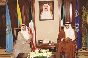 سمو ولي العهد الشيخ نواف الاحمد مستقبلا جاسم الخرافي﻿