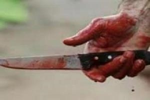 يقطع رأس زوجته ويلقي به من الشرفة