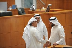 عبداللطيف العميري ودعبدالحميد دشتي وعبدالرحمن العنجري
