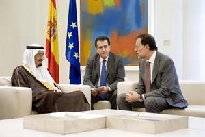 صاحب السمو الملكي الامير سلمان بن عبدالعزيز وزير الدفاع السعودي خلال مباحثاته مع رئيس الوزراء الاسباني في مدريد امسافپ

