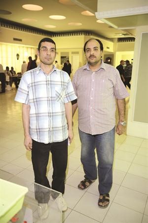 الزميل ابراهيم مطر حرص على الادلاء بصوته
