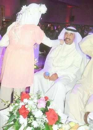 ممثل راعي الحفل مشاركا في الانشطة﻿