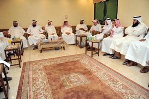 دفاضل صفر مع الحضور في اللقاء 	سعود سالم﻿