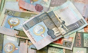 باكستاني يختلس 4400 دينار بتوقيع «مزيف» وآخر يتهم مجهولاً بسرقة «أسرار تجارية»
