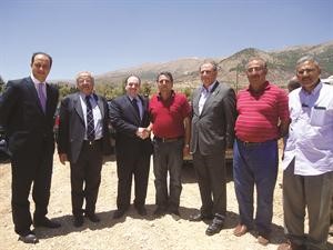 وفد الصندوق خلال احدى جولاته بالمنطقة﻿