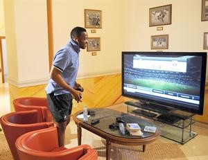 افتتاح مُبسّط لـ «يورو 2012».. والدب الروسي يلتهم «التشيك» وتعادل اليونان وبولندا
