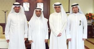ناصر علي بن ناصر خلال لقاء وفد من الاتحاد مع دنايف الحجرف
