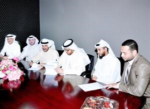 جانب من توقيع العقدين بين الجمعية والشركة﻿