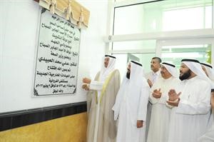 دعلي العبيدي يزيح الستار ايذانا بافتتاح المبنى بحضور محمد هايف ودخالد السهلاوي ودسعود الدرعة قاسم باشا﻿