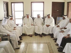 الشيخ فيصل الحمود خلال لقائه بالديوان﻿