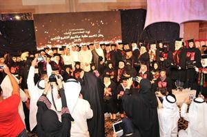 الاذينة والخرافي مع عدد من الخريجات﻿
