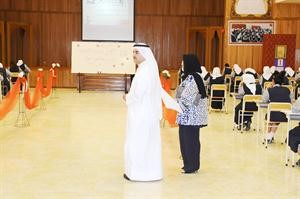 السديراوي والكندري يتفقدان احدى اللجان في مدرسة الروضة للبنات﻿