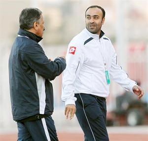 محمد عبدالله وعادل عقلة في احدى مباريات الابيض 	الازرقكوم﻿