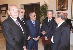 دردشة جانبية على هامش الحوار بين بري وعون والمر والجميل وبقرادونيان
