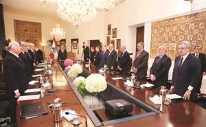 اقطاب طاولة الحوار يقفون دقيقة صمت على روح الراحل غسان تويني