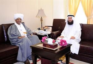 خالد السلطان اثناء استقباله سفير السودان﻿