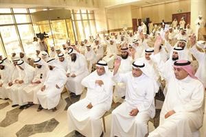 حضور حاشد خلال التصويت من قبل الجمعيات التعاونية﻿