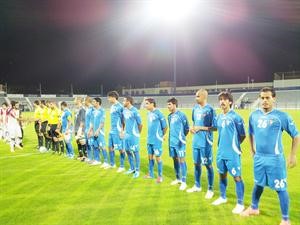 لاعبو ازرق 22 قبل بدء مباراتهم مع الامارات﻿