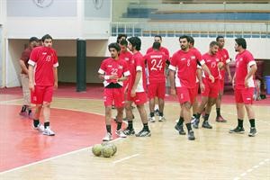 لاعبو منتخب الشباب خلال احد التدريبات