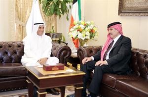 الرئيس احمد السعدون خلال استقباله فايز الطراونة﻿