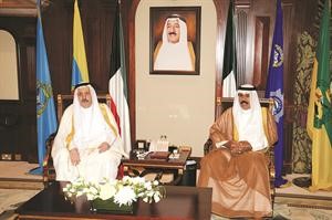 سمو ولي العهد الشيخ نواف الاحمد مستقبلا فلاح بن جامع﻿