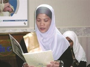 احدى الخريجات
