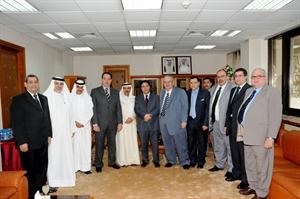 المستشار المرشد متوسطا المستشارين المكرمين
