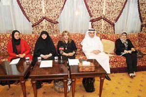 د عبدالله الطريجي خلال الحلقة النقاشية التي اقامتها مساء اول من امس جمعية حقوق الانسان اسامة ابوعطية