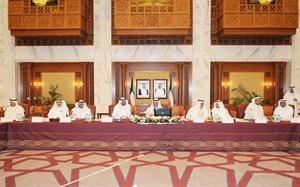 سمو رئيس الوزراء الشيخ جابر المبارك والشيخ احمد الخالد والشيخ صباح الخالد والشيخ محمد العبدالله ودجمال الشهاب ومهاني حسين وشعيب المويزري وانس الصالح خلال الاجتماع﻿