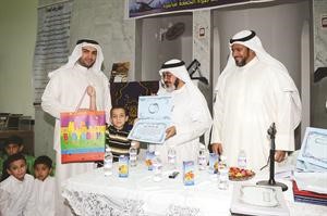 الهدايا العينية رسمت البهجة على وجوه الاطفال وشجعتهم على الاستمرار