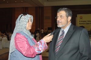 احمد الكليب متحدثا للزميلة هناء السيد
