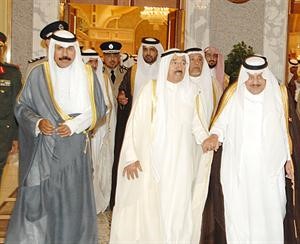الفقيد الكبير مع صاحب السمو الامير الشيخ صباح الاحمد وسمو ولي العهد الشيخ نواف الاحمد﻿