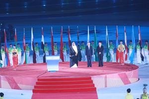 الشيخ احمد الفهد يتقدم حفل الافتتاح﻿