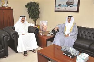 الفريق عبدالله الفارس خلال لقائه السفير دعلي الزعابي﻿
