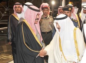 الفقيد الكبير رحمه الله مع سمو ولي العهد الشيخ نواف الاحمد 