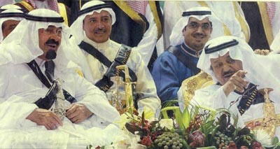 خادم الحرمين الشريفين الملك عبد الله بن عبد العزيز مع الامير نايف بن عبد العزيز رحمه الله 