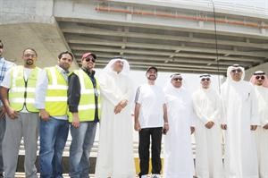 صورة جماعية للوزير مع القائمين على المشروع
