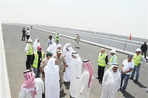 الوفد على جسر السيارات
