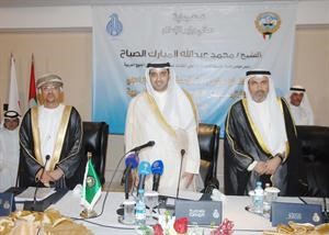 الشيخ محمد العبدالله وعبدالمحسن البناي خلال الافتتاح
