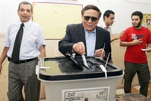 عادل امام مدليا بصوته امس افپ