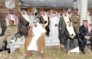 خادم الحرمين الشريفين وصاحب السمو الامير والملك الاردني والمشير طنطاوي بعد الصلاة على جثمان الامير نايف بن عبدالعزيز واس