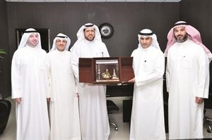 جاسم الكندري وعبدالرحمن العون وماجد الانصاري يكرمون عبدالله الكندري
