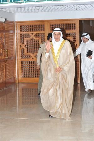 الرئيس احمد السعدون مغادرا المجلس ﻿