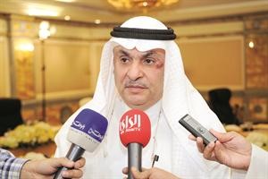 محمد الصقر متحدثا للصحافيين
