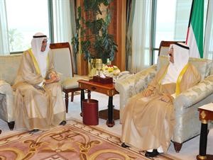 صاحب السمو الامير الشيخ صباح الاحمد اثناء لقائه رئيس مجلس الامة احمد السعدون﻿