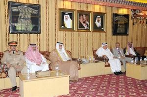 وزير الدفاع الشيخ احمد الخالد مقدما واجب العزاء 